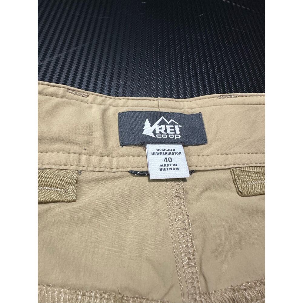 REI Co-op Tan Belted Nylon Cargo Shorts Size 40 Hiking Outdoor Breathable - Picture 3 of 13